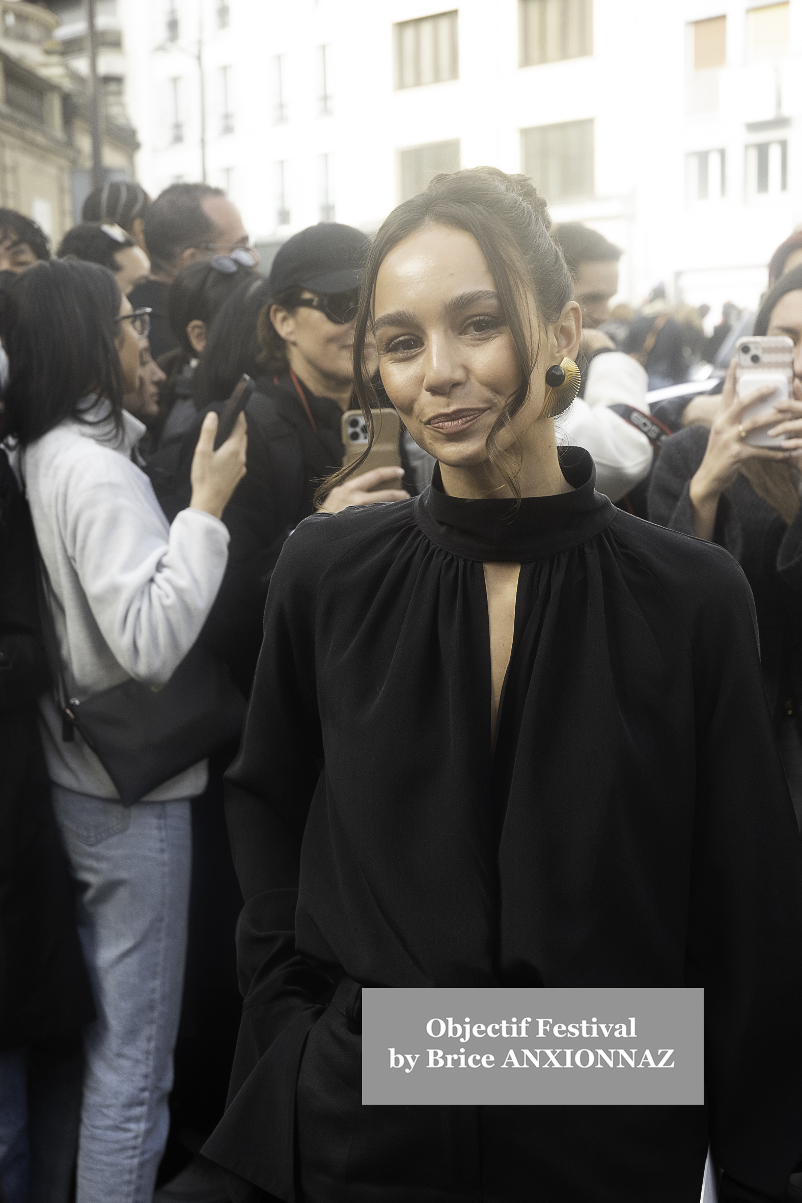 Photo streetstyle de Diane Kruger - Streetstyle photos of guest arrivals at the Nina Ricci show lors du défilé Nina Ricci Spring 2025 à Streetstyle-photos-of-guest-arrivals-at-the-Nina-Ricci-show, Paris Fashion Week le 7 March 2025 par Brice ANXIONNAZ (Objectif Festival)